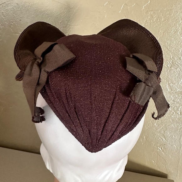 UNIQUE 1930s\' BROWN STRAW & FABRIC TOQUE WITH GROSGRAIN BOWS main image 7